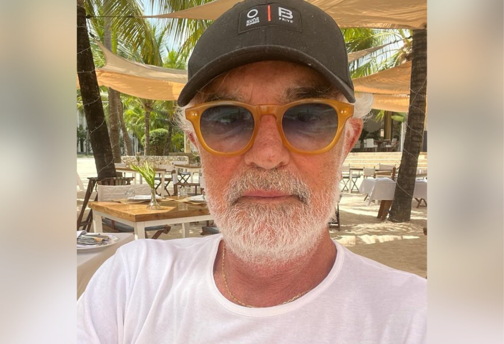 Briatore apre una pizzeria a Napoli: "La Margherita costa 17 euro"