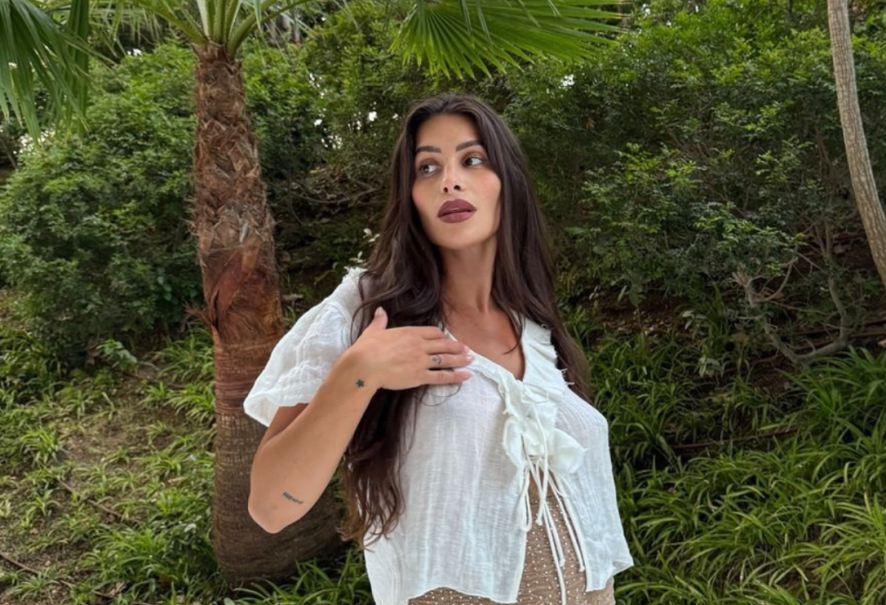 Ludovica Valli sfida la cellulite in gravidanza: "Me ne frego!"