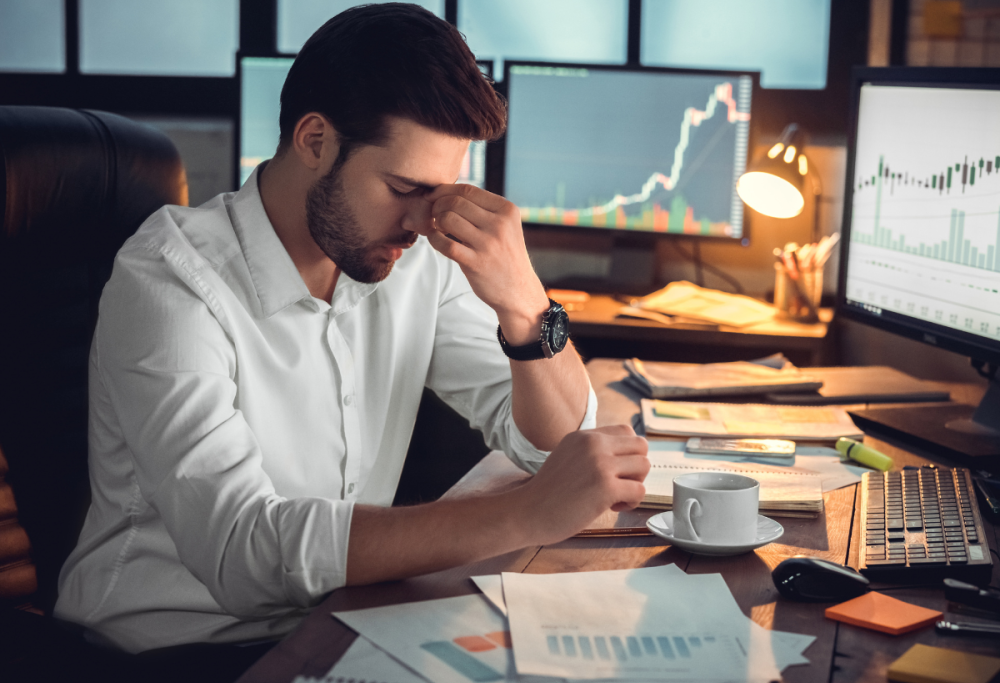 Lavorare fino a tardi mette a serio rischio la salute: lo studio
