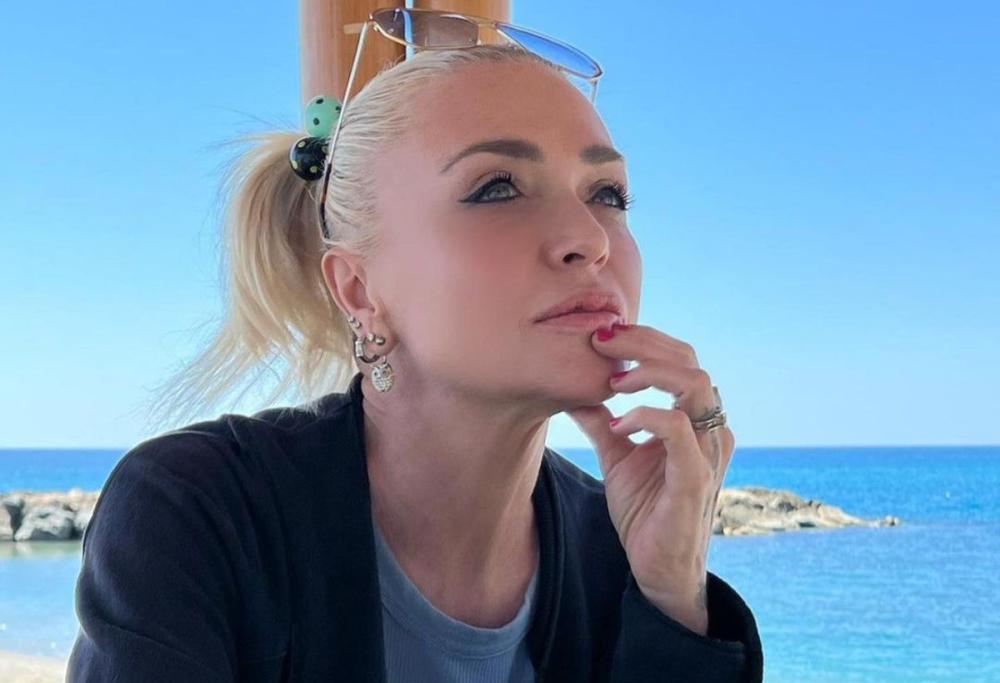 Paola Barale rivela: "Un milione di lire come sosia di Madonna"