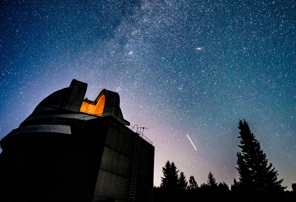 La “cometa del secolo” arriva in Italia: quando e come vederla 