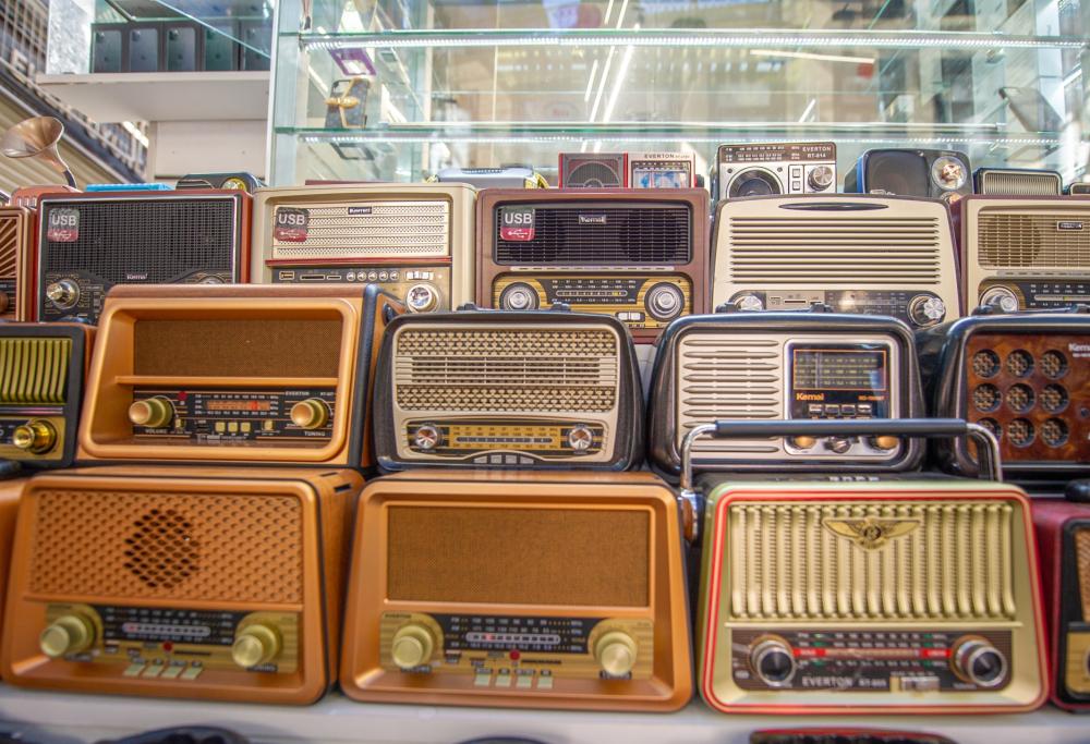Un secolo di voci e musica: la radio festeggia il suo compleanno