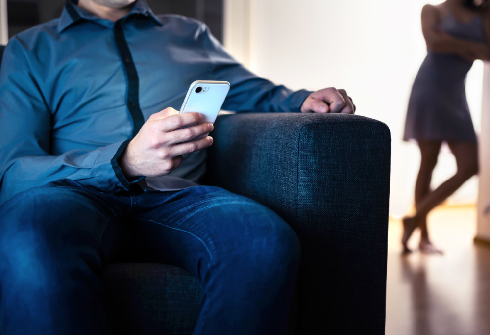 Ti tradisce? I segnali da non ignorare per scoprirlo