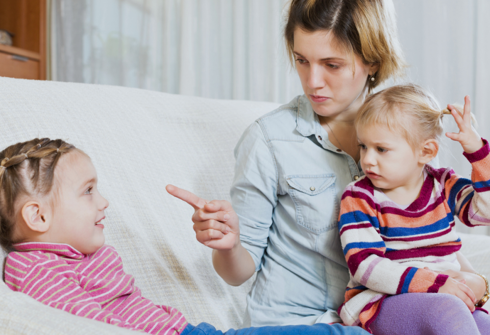 Tiktoker sotto accusa: “Compiti? Decidono i miei figli se farli o no”