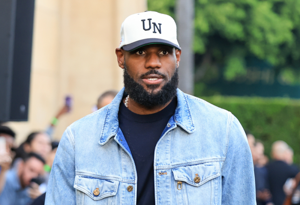 Prima storica per l’NBA: papà LeBron James e Bronny giocano insieme