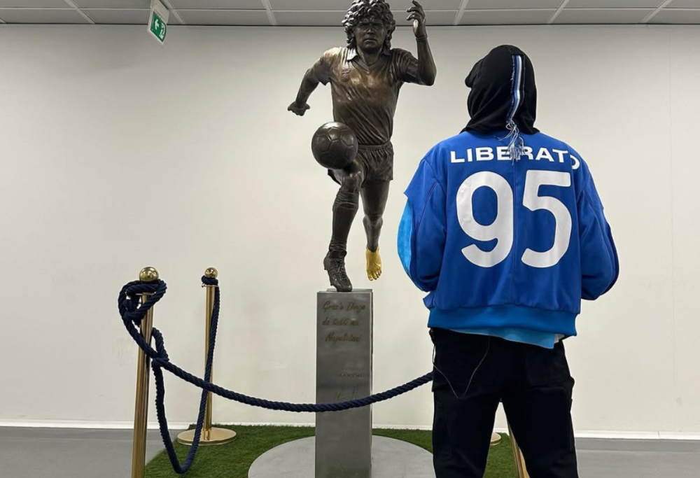 Liberato pubblica un album a sorpresa a mezzanotte: “Liberato III”