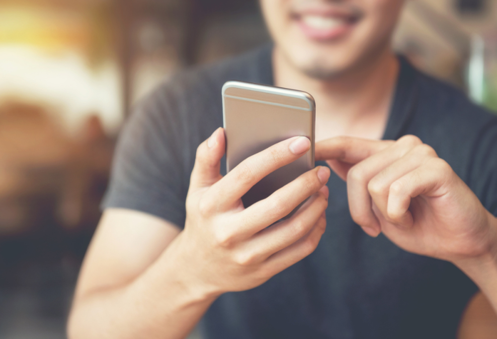 "Mi ha impressionato sulla dating app, ma erano selfie dall’Ikea"