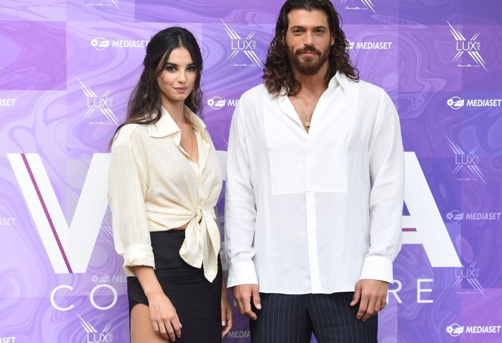Perché Can Yaman lascia "Viola come il mare"?
