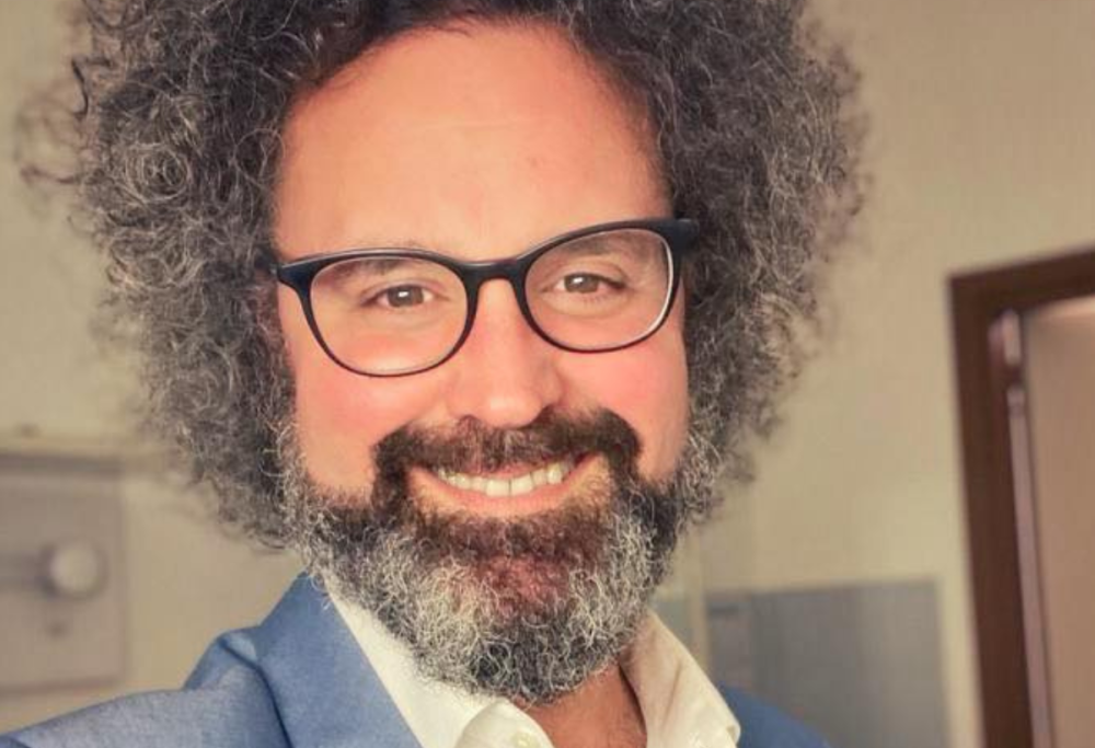 Simone Cristicchi e “Ti regalerò una rosa”: una vittoria emozionante