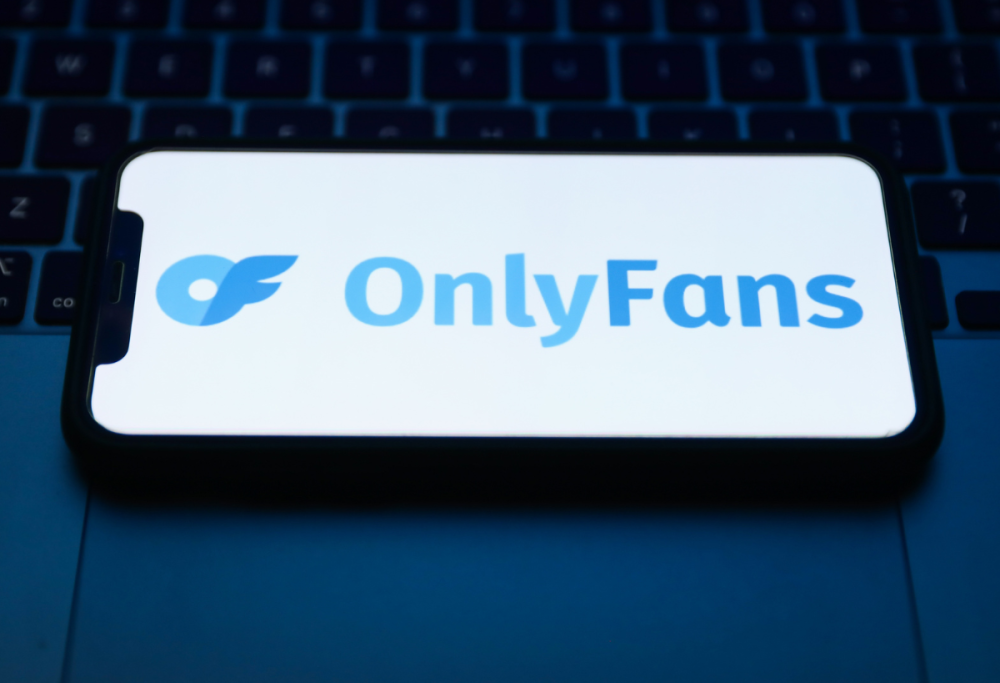 Lascia il dottorato e apre un account OnlyFans: la storia è virale