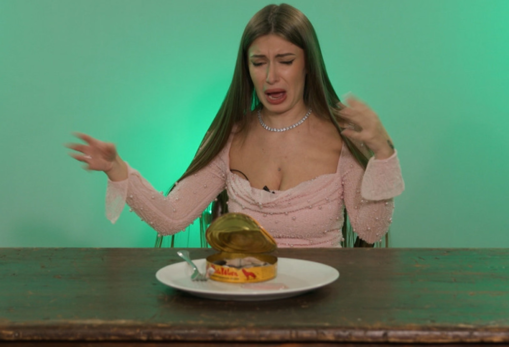 “Le Iene”, influencer assaggiano i 5 cibi più disgustosi al mondo