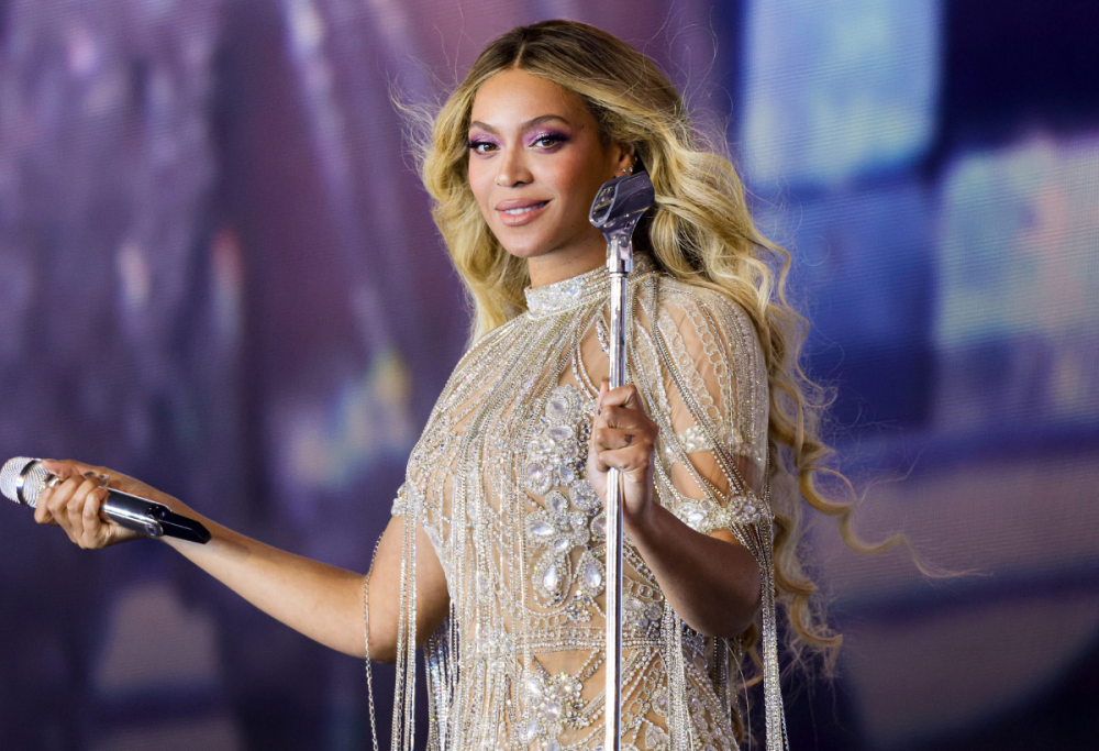 Beyoncé dà il via al “Cowboy Carter Tour” con le figlie sul palco