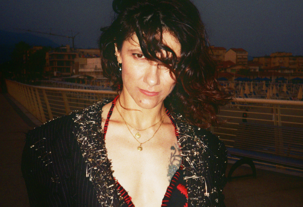 Elisa sorprende tutti col nuovo singolo estivo, “Sesso debole”