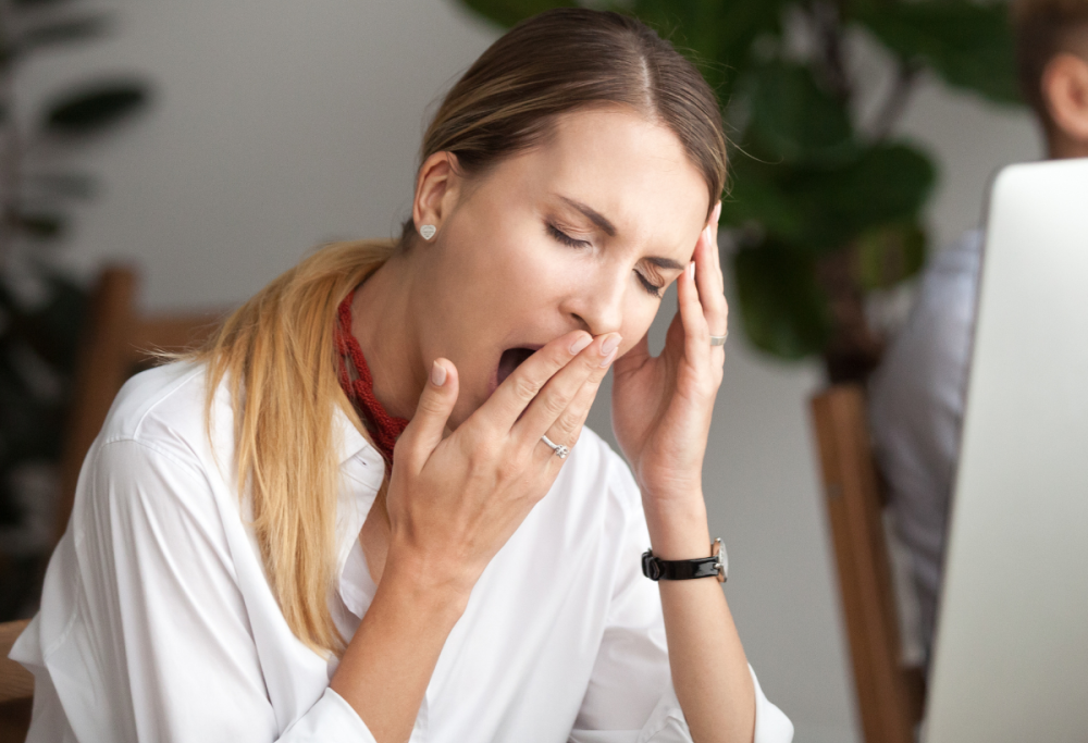 Sbadigli spesso? Non è normale, ecco cosa può indicare