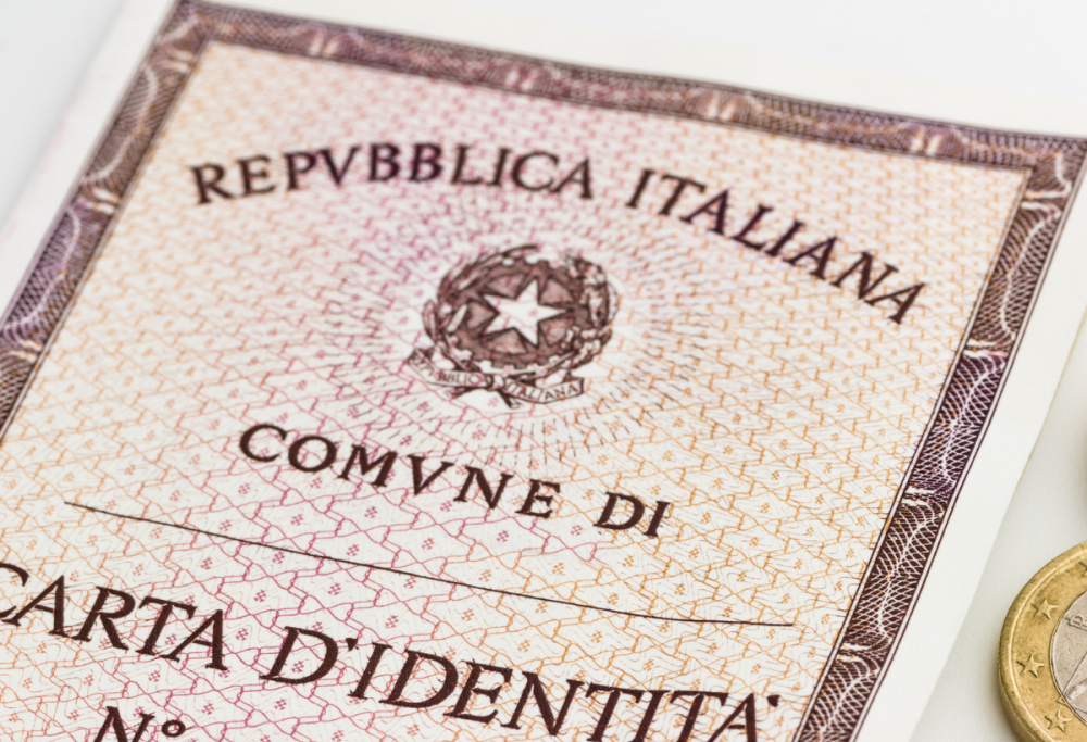 Dal 2026 la carta d’identità cartacea non varrà più per l’espatrio