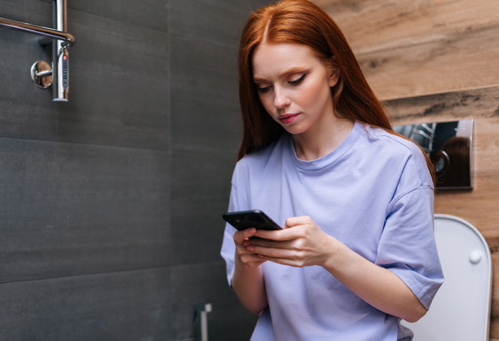 Chiudersi in bagno è il nuovo trend social che spopola su TikTok