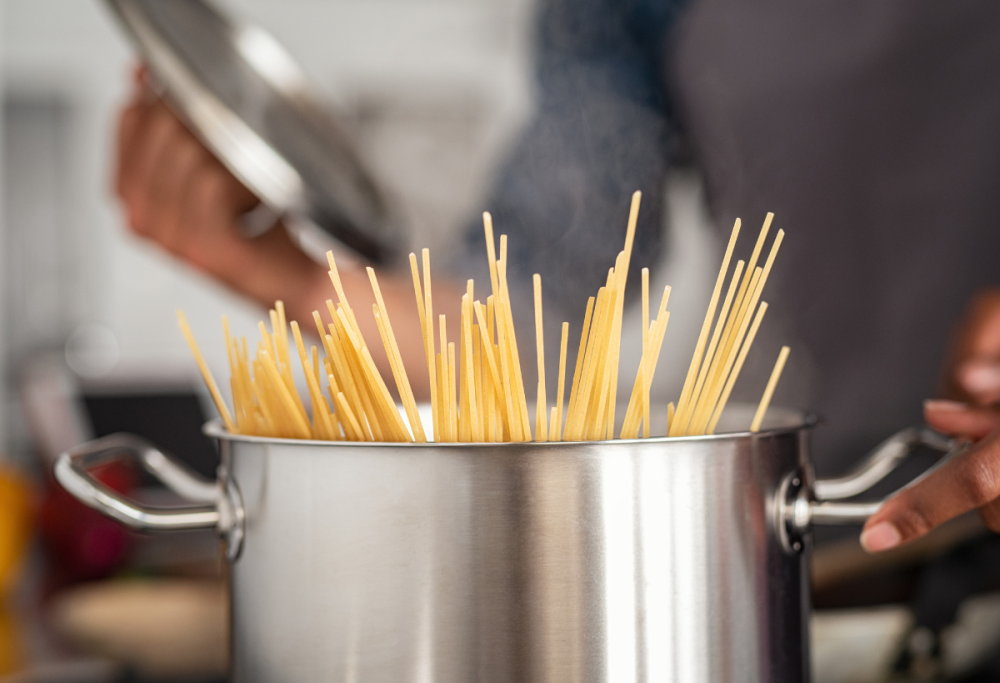Si può cuocere la pasta con l’acqua di mare? Cosa dice l’esperto