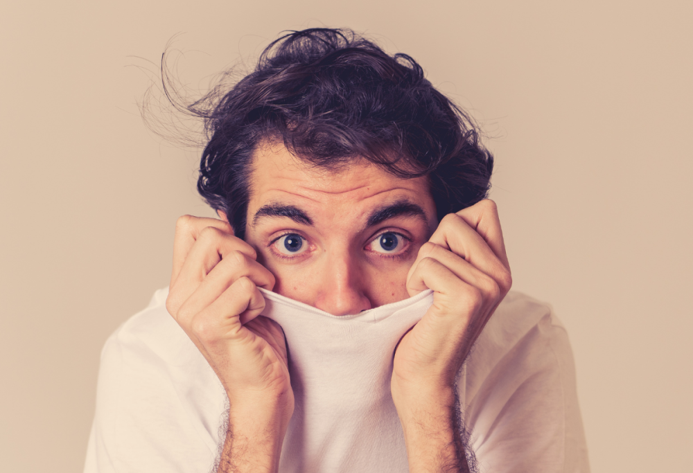 Restare a casa invece di uscire? La scienza dice che può farci bene