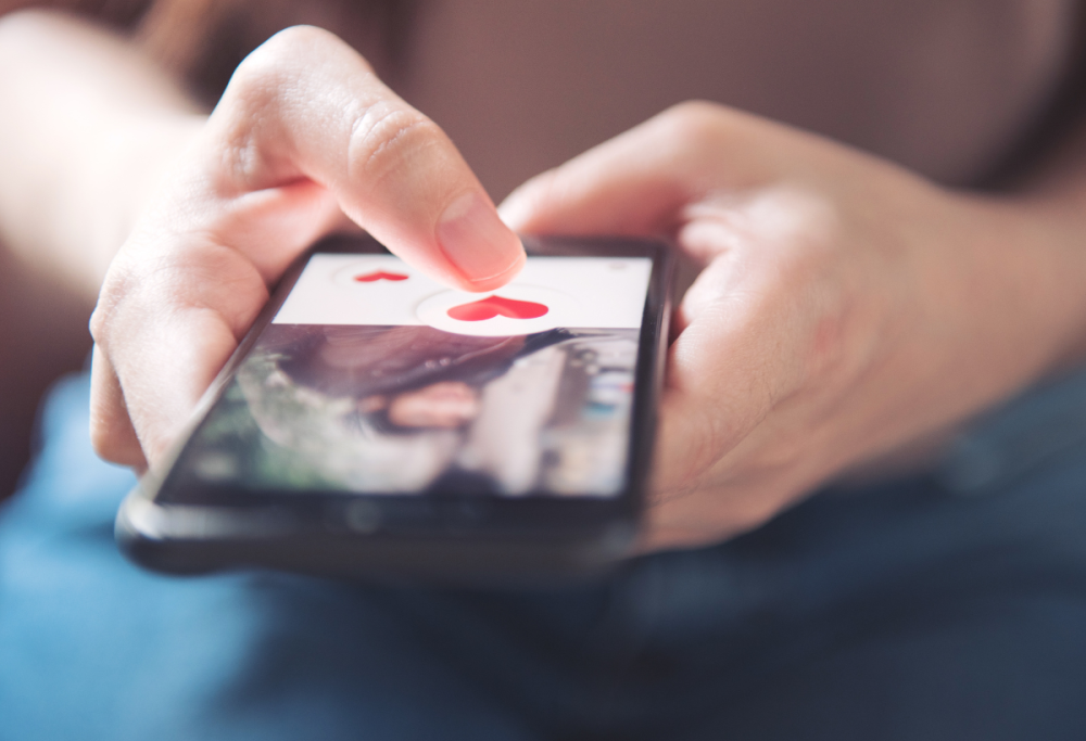 Chat e seduzione: ecco le frasi giuste per conquistarla davvero