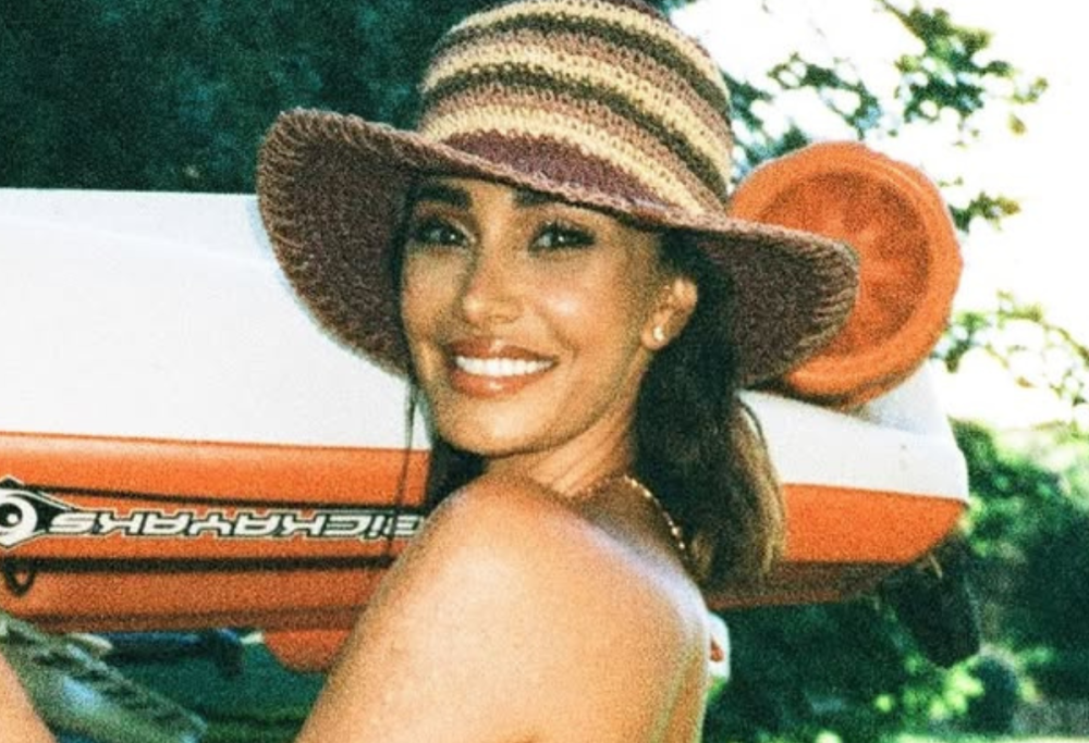 Belén Rodriguez bacia Nicolò: le foto bollenti in Sardegna