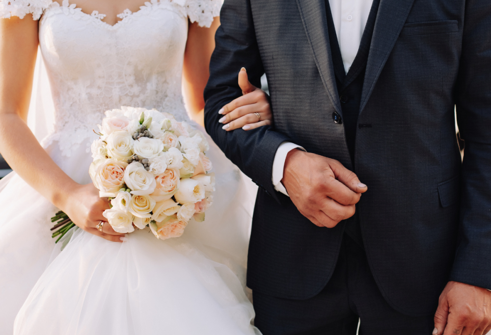 Lama in smoking accompagna la sposa e il matrimonio diventa virale