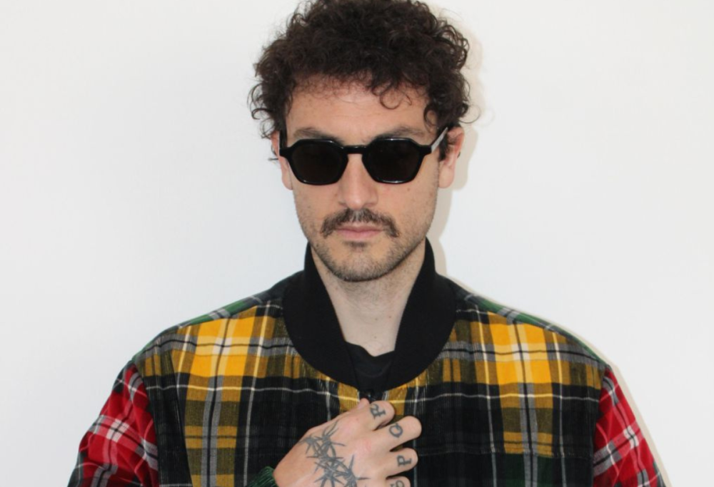 Carl Brave, le date e la scaletta del tour “Notti Brave Amarcord”