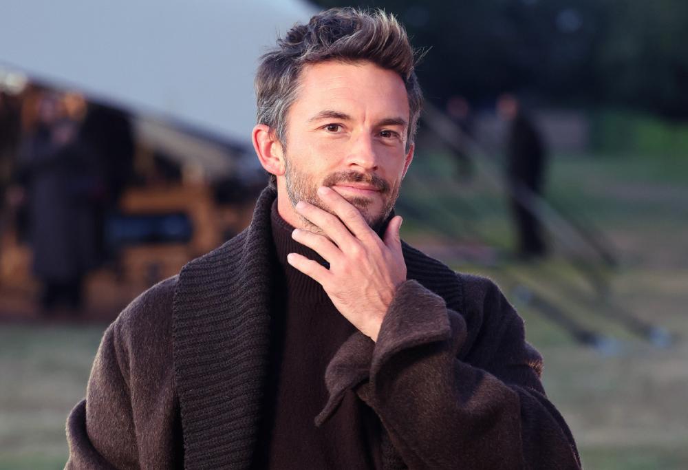 Jonathan Bailey eletto “l’uomo più sexy del mondo” per il 2025