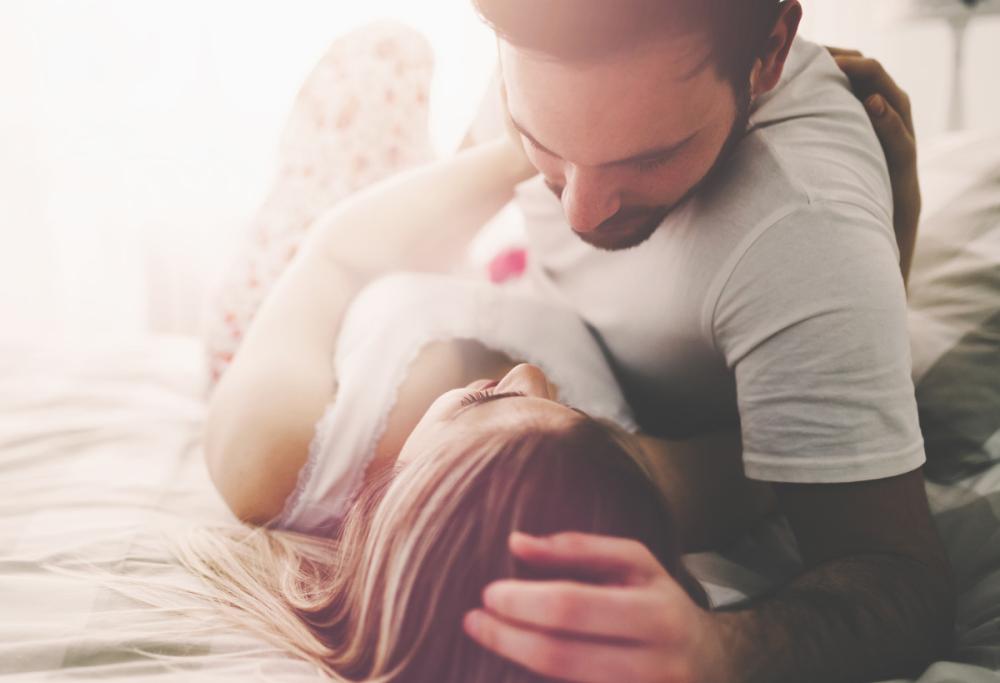 Perché gli uomini bassi sono i migliori partner in una coppia