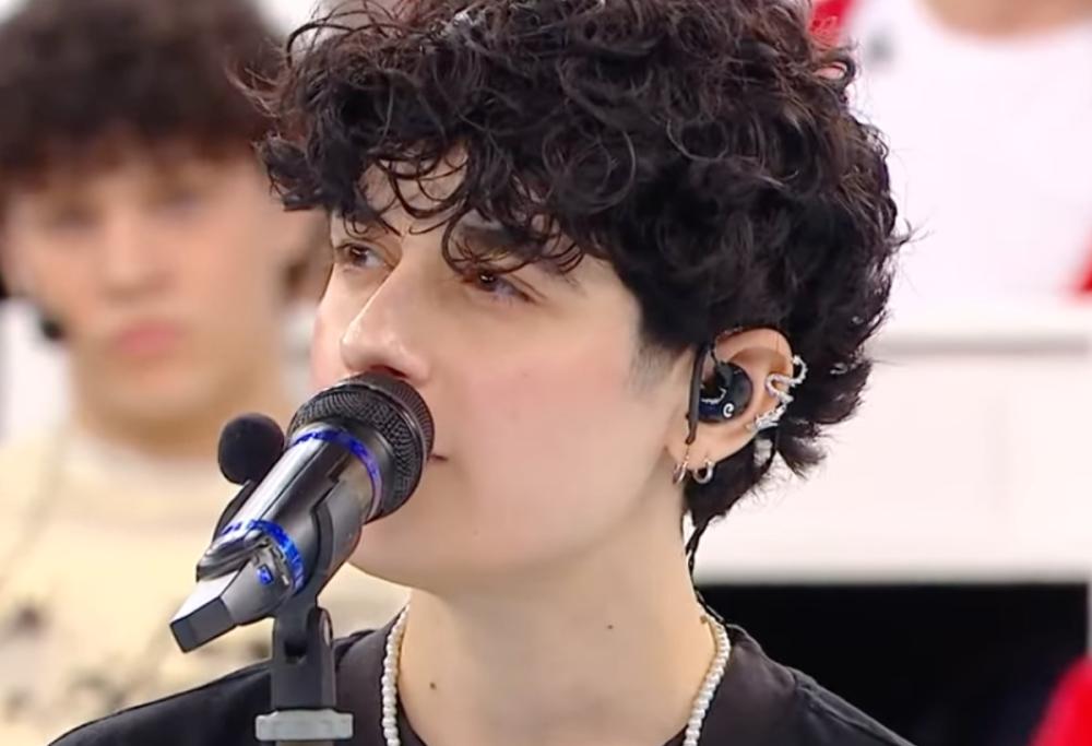 Chi è Senza Cri, da Amici 24 a Sanremo Giovani con “Spiagge”