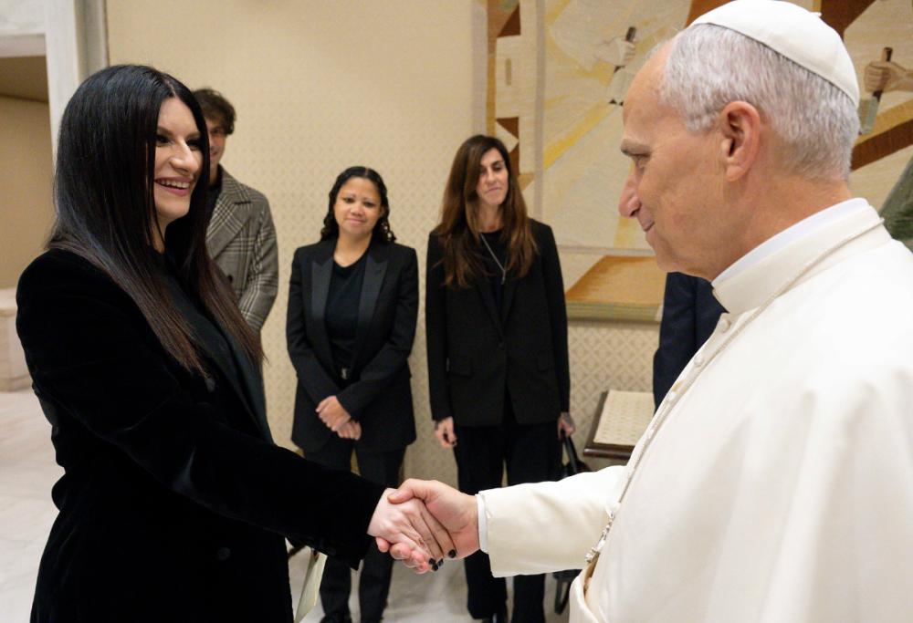 Laura Pausini incontra Papa Leone XIV e scopre che lui è suo fan