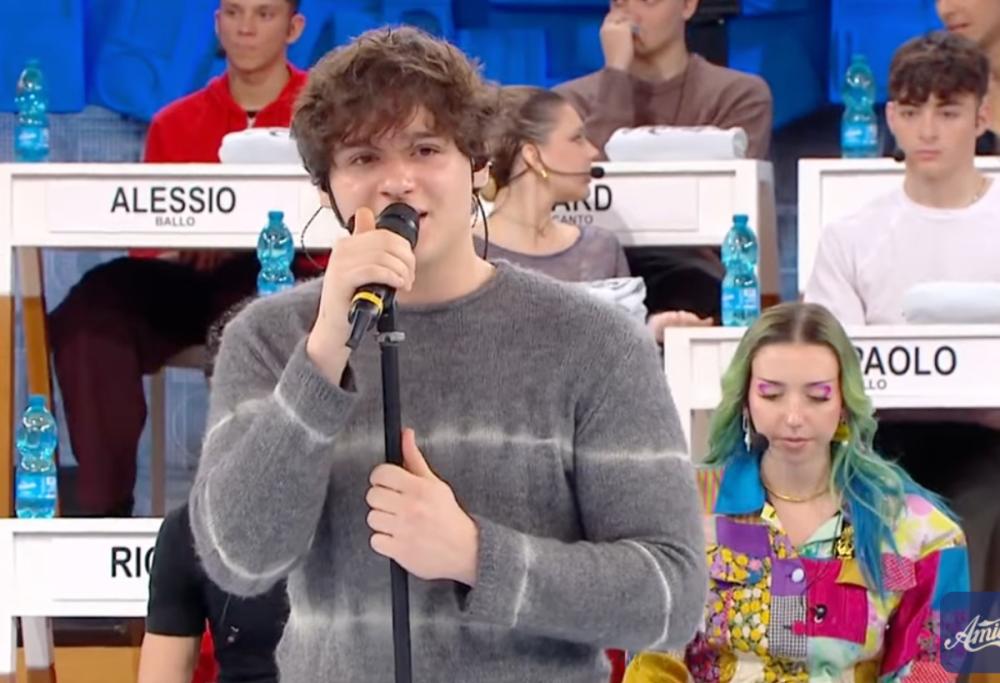 Amici 25, Michele: testo e significato di “Leggerezza d’amore”