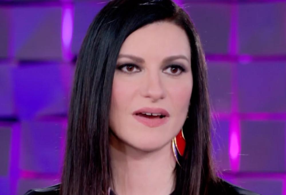 Laura Pausini, stop ai social: “Mi sono spaventata dall’odio online”