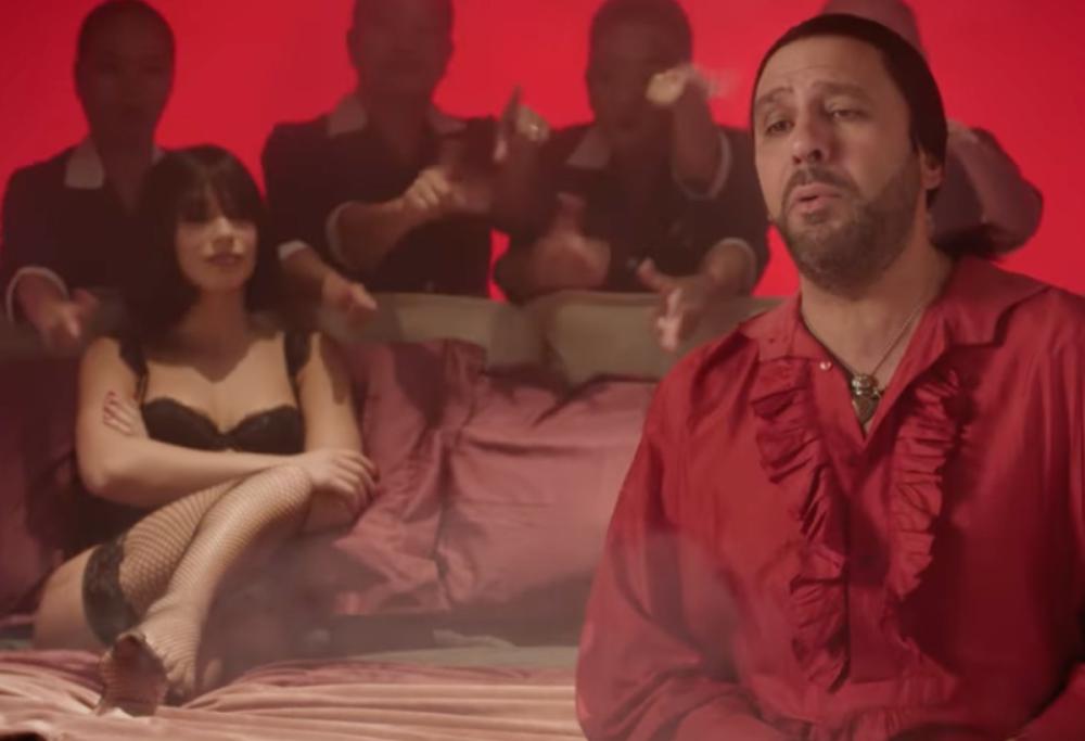 Checco Zalone: il video de &ldquo;La prostata inflamada&rdquo;