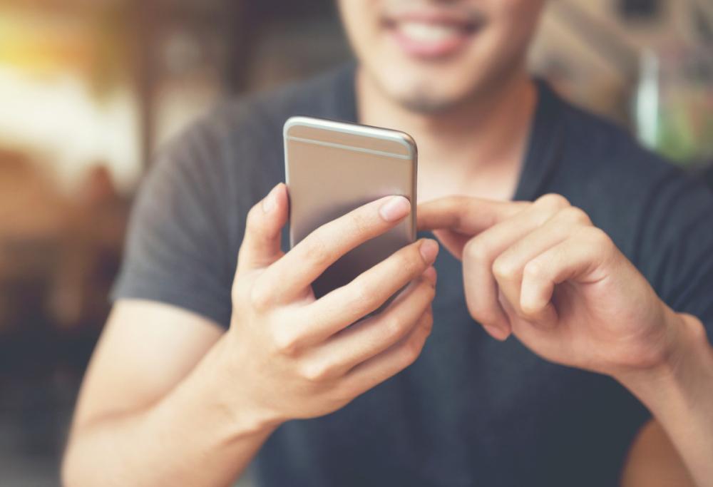 5 segnali d&rsquo;allarme che stai formando un legame emotivo con l&rsquo;IA