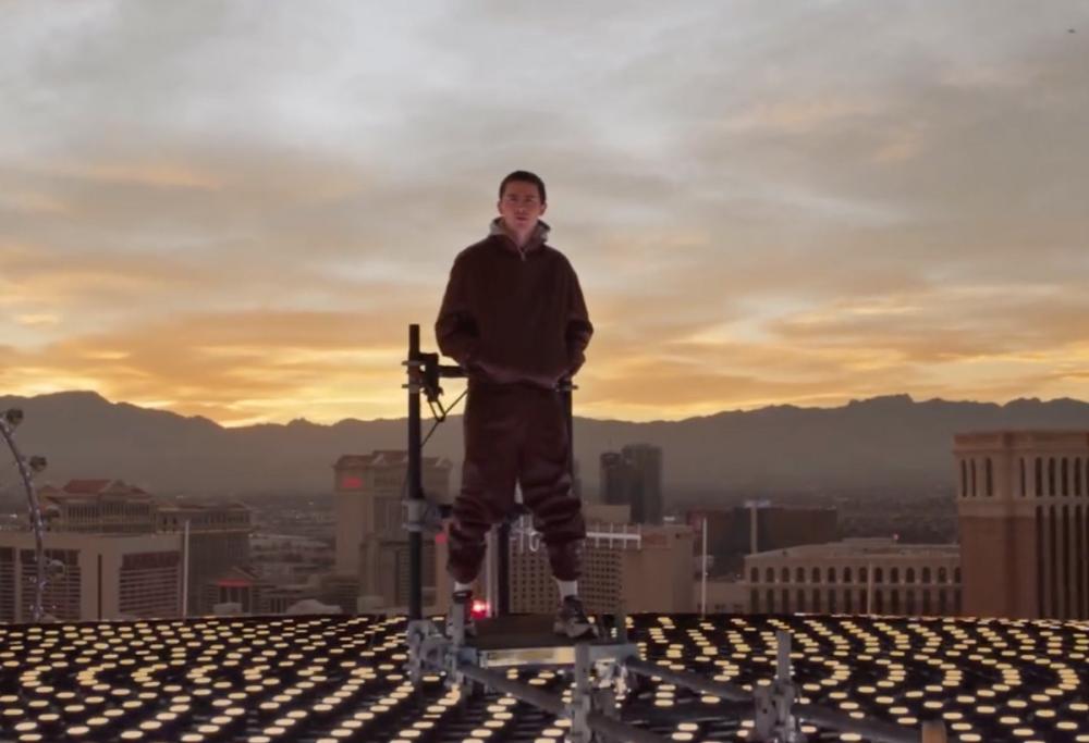 Chalamet sale in cima alla Sfera di Las Vegas per &ldquo;Marty Supreme&rdquo;