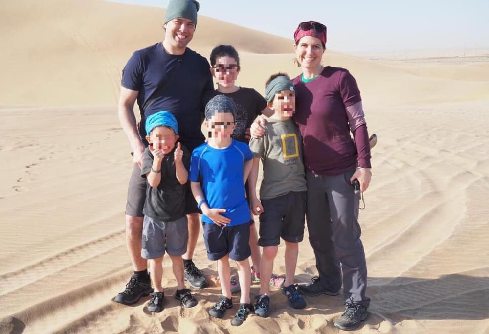 I loro figli destinati a diventare ciechi: i genitori li portano a fare il giro del mondo
