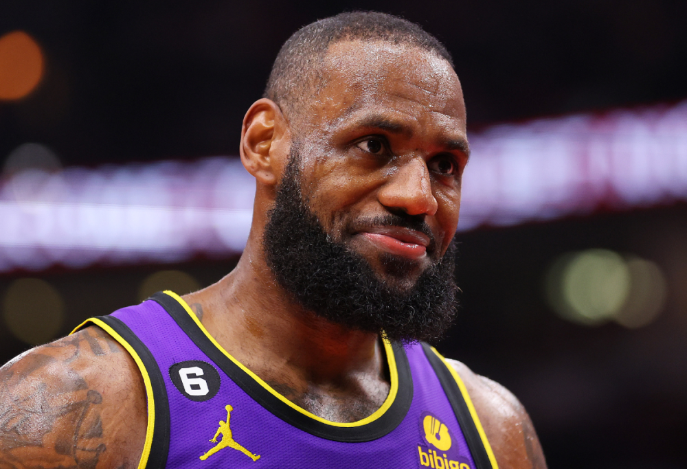 LeBron James ha affermato che non pagherà gli 8 dollari per la spunta blu di Twitter