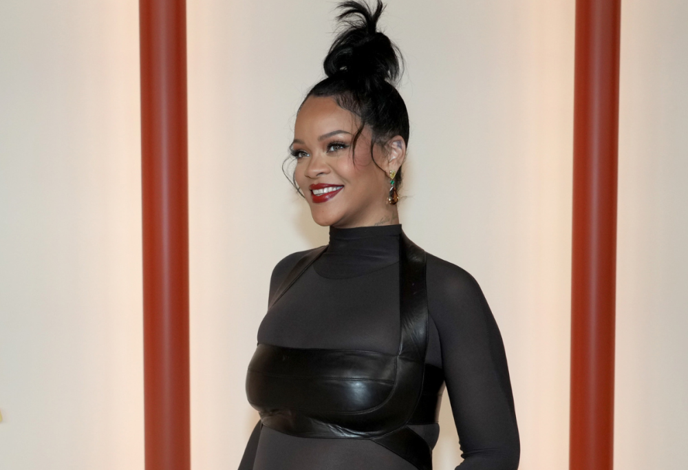 Il figlio impedisce a Rihanna di allenarsi: il video condiviso sui social