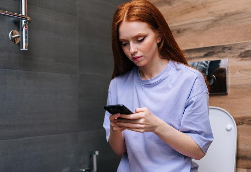 La metà delle persone usa il bagno esclusivamente per stare da soli