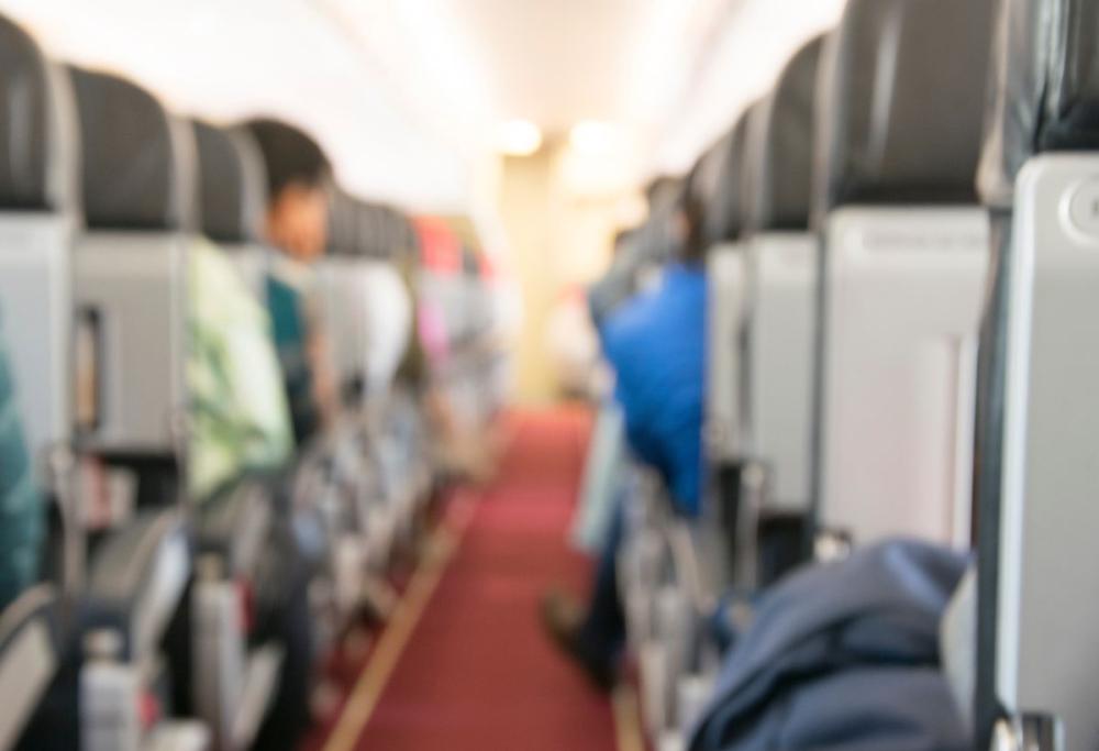 Come avere un posto comodo in aereo? Il trucco social