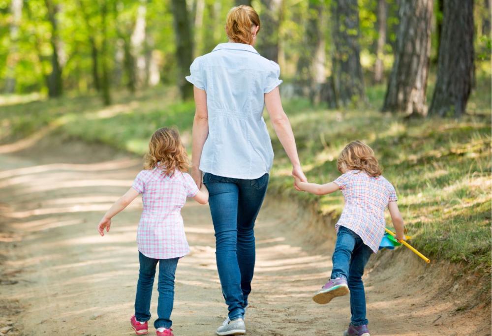Madre fa confusione tra i figli gemelli: li identifica la polizia