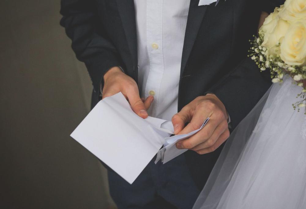 Sposa fa sesso col testimone: la vendetta dello sposo è incredibile