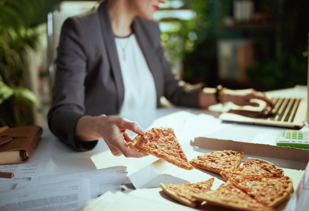 La vendetta del dipendente alle nuove regole della pausa pranzo
