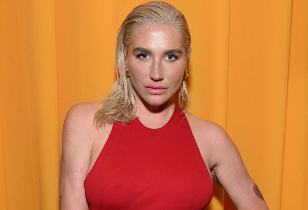 Kesha, problemi dopo il congelamento degli ovuli: “Stavo per morire” 