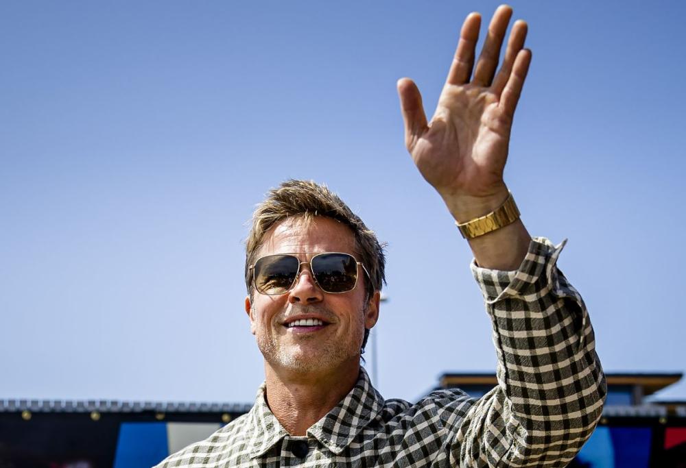 Falso Brad Pitt truffa in chat una donna