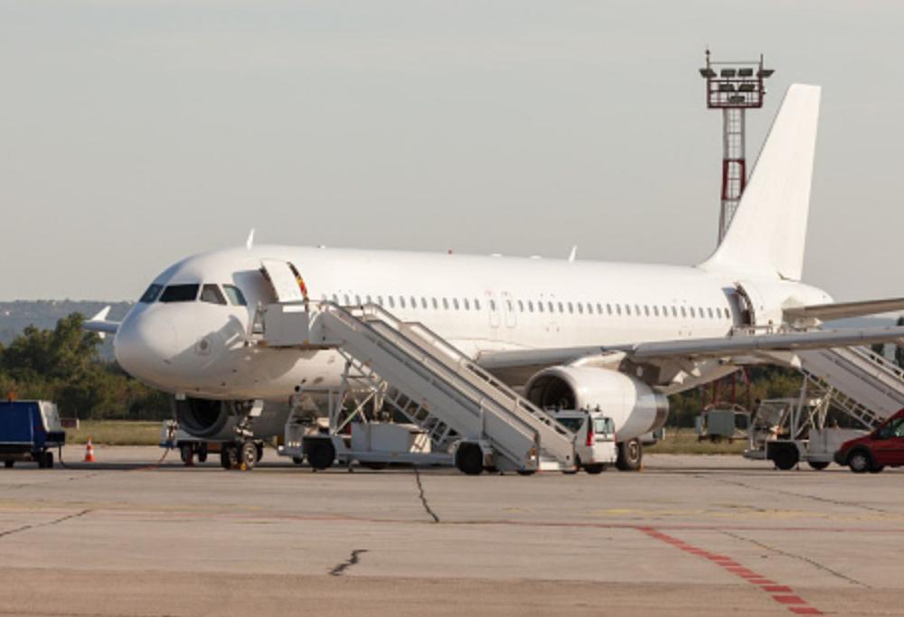 Caro affitti: studente fa il pendolare in aereo per risparmiare