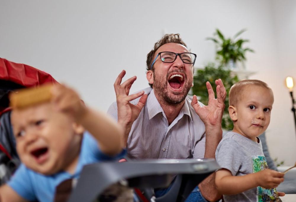 Urlare ai bambini: ricerca rivela quanto è dannoso per la loro salute