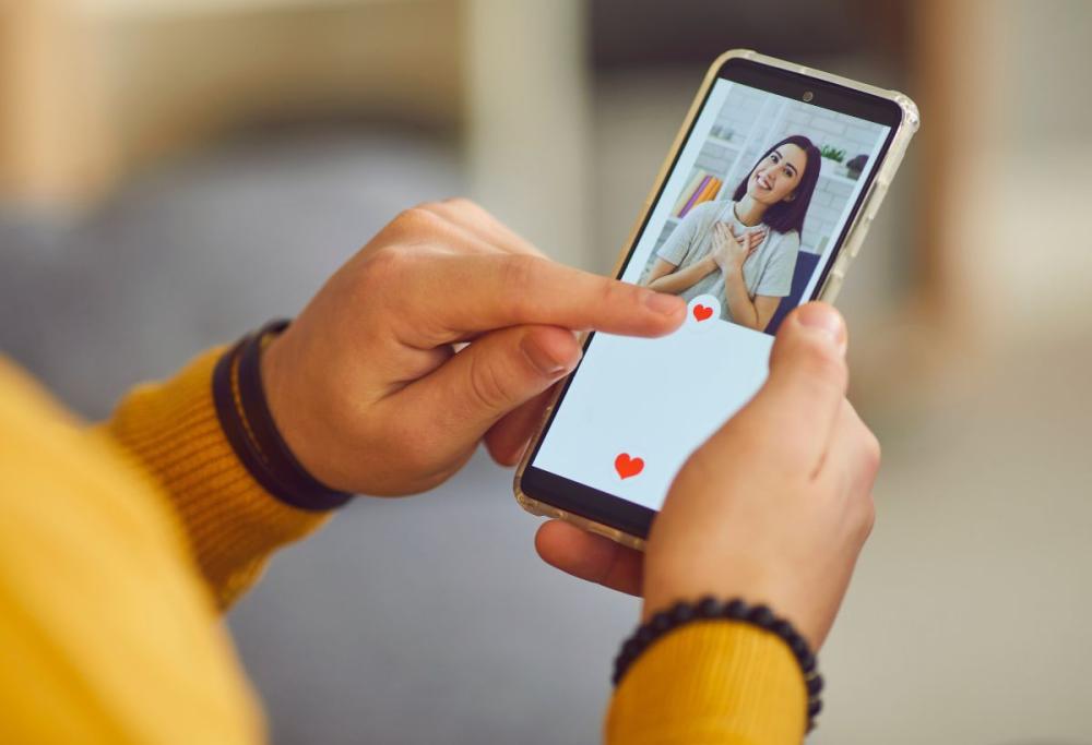 App di incontri: meno felici i matrimoni di chi si conosce online