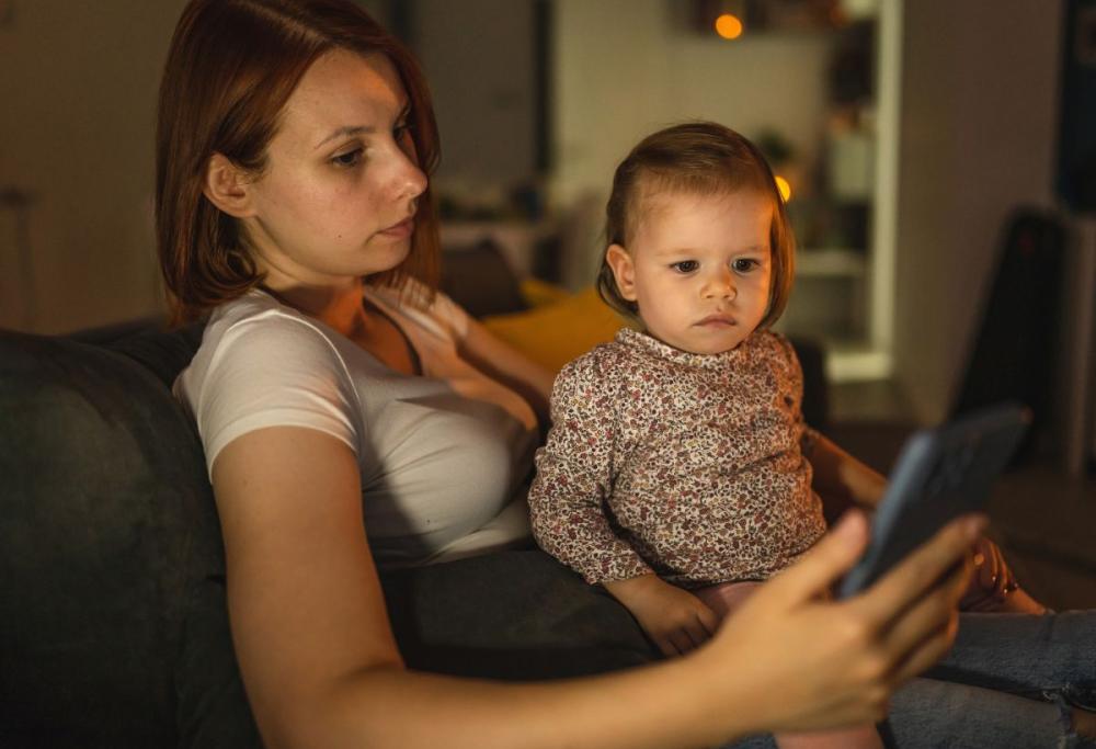Le mamme social hanno più probabilità di sentirsi cattivi genitori