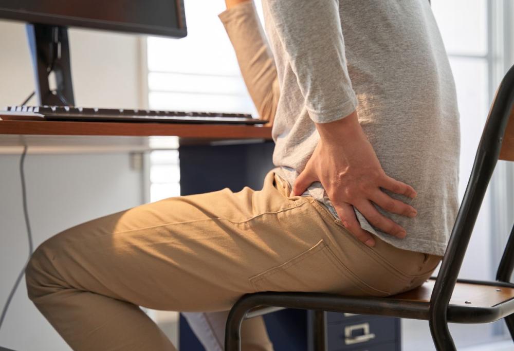 Stare seduti fa male alla salute anche più del dormire: lo studio